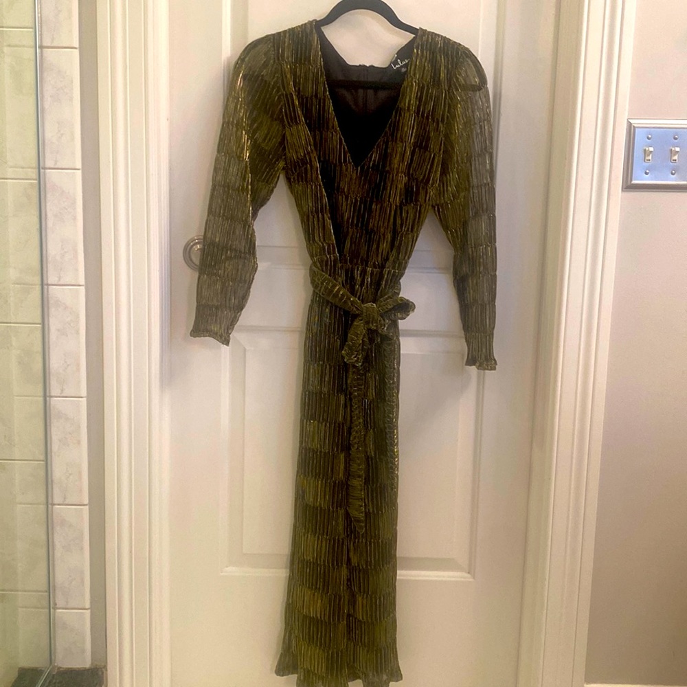 Dress- Lulus size M gold/black - sheet sleeves